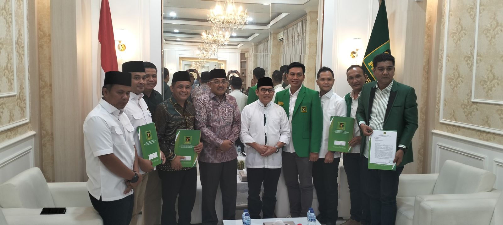 Budi Setiawan saat menerima rekom PPP