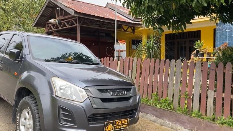 Rumah dinas Wakapolres Sorong Kompol Emmy Fenitiruma yang menjadi TKP Bripda Riko Roy Nussy ditemukan tewas gantung diri. (Foto: iNews/Chanry AS) Rumah dinas Wakapolres Sorong Kompol Emmy Fenitiruma yang menjadi TKP Bripda Riko Roy Nussy ditemukan tewas gantung diri. (Foto: iNews/Chanry AS)