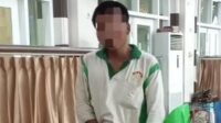 Screenshot of the man caught breaking into the charity box, exposing himself inside a mosque in Metro City, Lampung. (Photo: Ist)