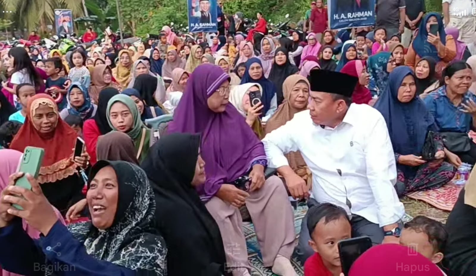 H Abdul Rahman di tengah masyarakat Jambi. Foto : ist H Abdul Rahman di tengah masyarakat Jambi. Foto : ist
