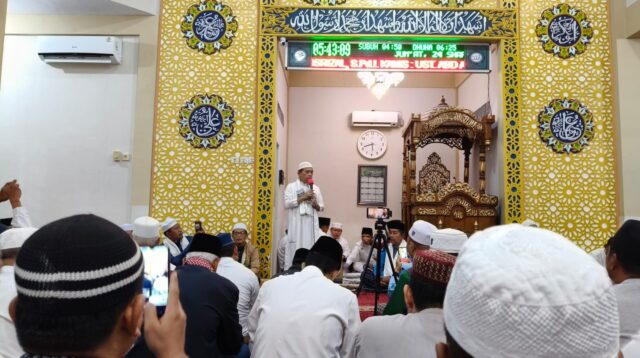 Al Haris Subuh Berjamaah Bersama Warga di Masjid Saiful Karim Kebun Kopi. Foto: Jambiseru.com