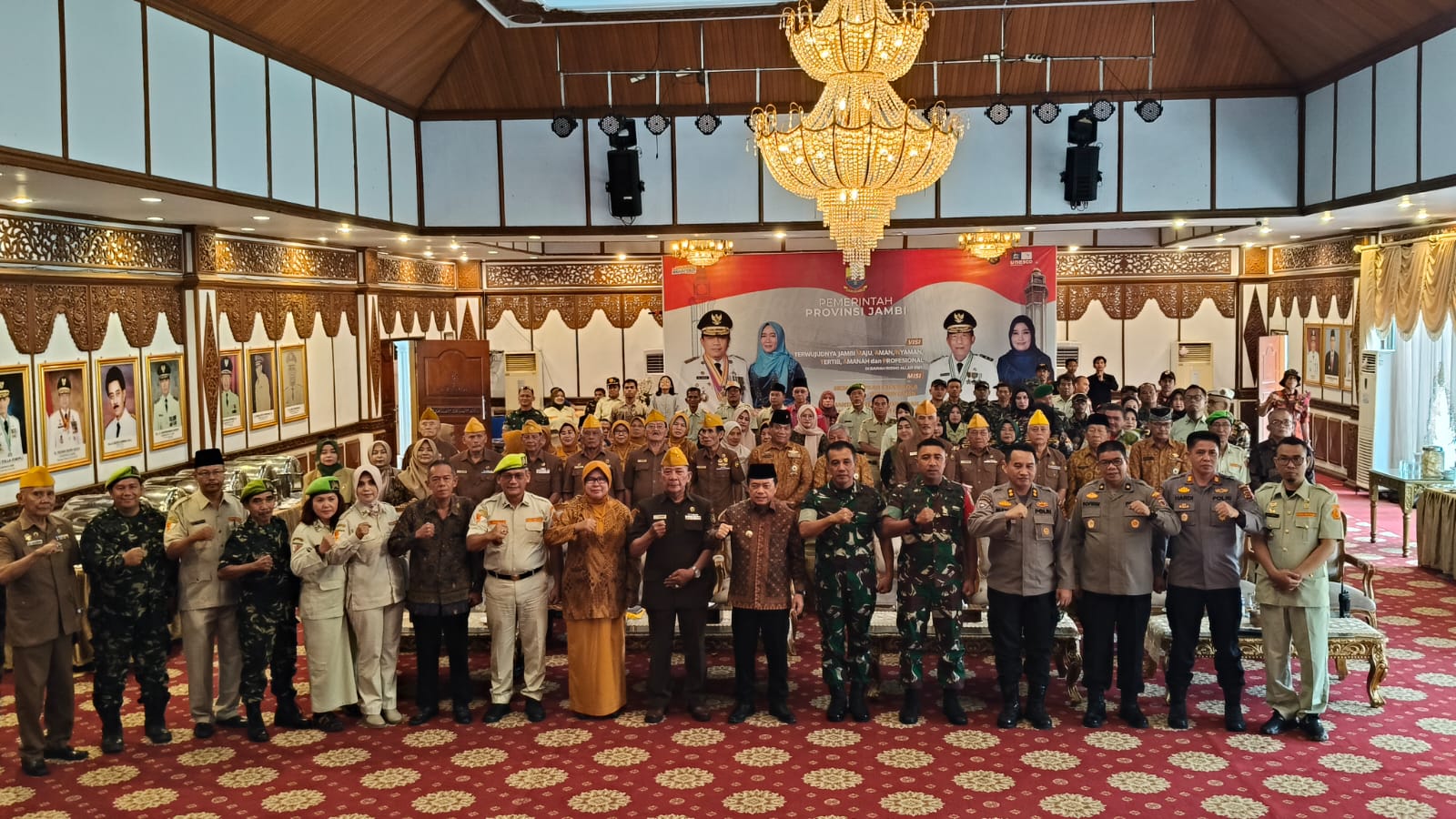 Gubernur Jambi Al Haris hadir ditengah keluarga besar veteran Provinsi Jambi. Foto: Jambiseru.com