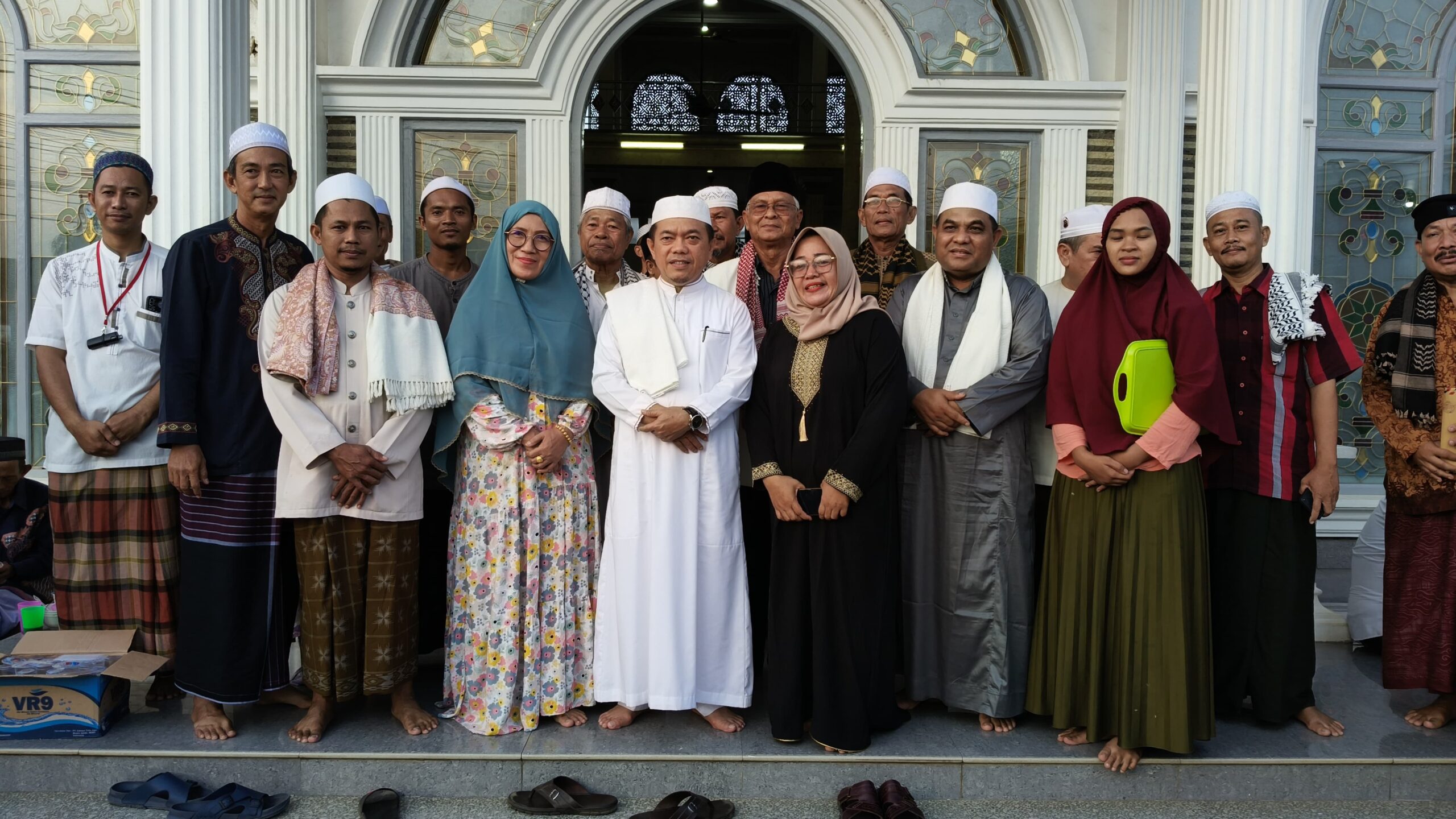 Gubernur Jambi, Al Haris Safari Subuh di Masjid Asy Syuhada Simpang Rimbo. Foto: Jambiseru.com Gubernur Jambi, Al Haris Safari Subuh di Masjid Asy Syuhada Simpang Rimbo. Foto: Jambiseru.com