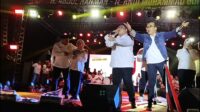 Dari kanan, Ari Lasso, Guntur, dan H Abdul Rahman beserta istri. Foto : dok tim