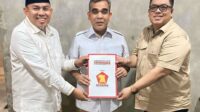 HAR (kiri) dan Guntur (kanan), saat menerima rekomendasi dari Partai Gerindra untuk Pilwako Jambi 2024. Foto : dok tim