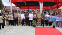 Gubernur Jambi , Al Haris Serahkan Bantuan Dumisake Pendidikan dan Dumisake UMKM. Foto: Jambiseru.com