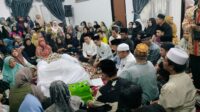 Al Haris Melayat ke Rumah Duka Rektor UIN Alm Prof Asad Isma. Foto: Jambiseru.com