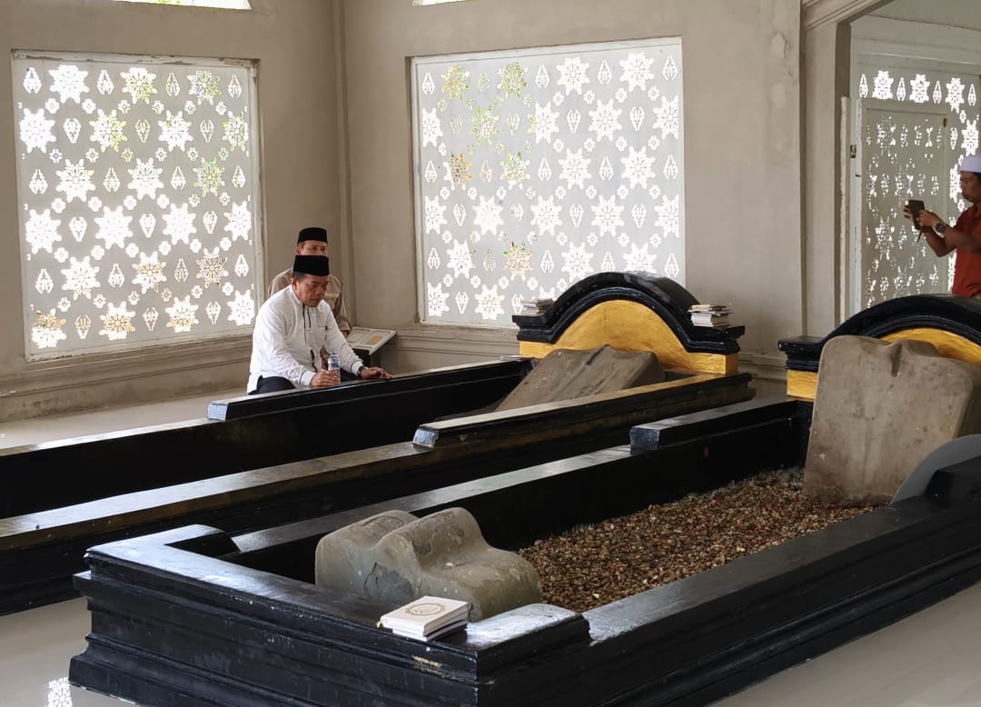 Al Haris saat Ziarah Ke Makam Raja Jambi Rangkayo Hitam.