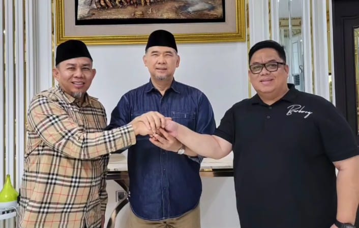 Dari kiri: H Abdul Rahman, Sy Fasha, dan H Andi Muhammad Guntur.. Foto: Dok tim Dari kiri: H Abdul Rahman, Sy Fasha, dan H Andi Muhammad Guntur.. Foto: Dok tim