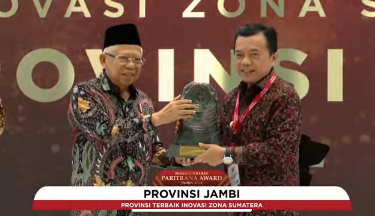 Al Haris Terima Penghargaan Paritrana Award 2024 dari Wapres Ma'aruf Amin. Foto: Jambiseru.com