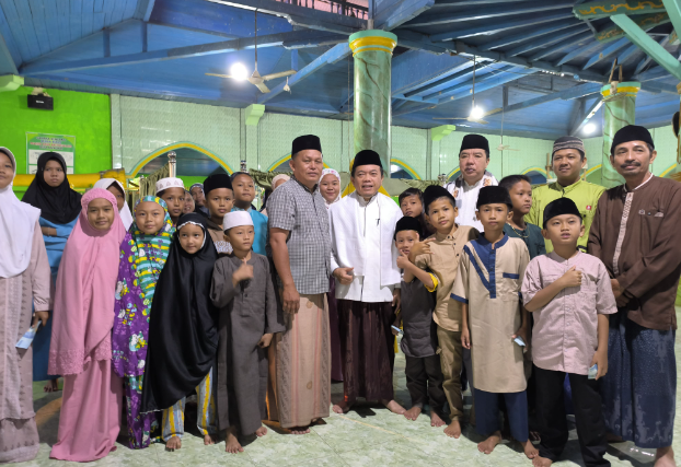 Gubernur Jambi, Al Haris melaksanakan kegiatan safari subuh di Masjid Raya Baitusalam, Desa Kunkai, Kecamatan Bangko, Kabupaten Merangin. Foto: Jambiseru.com
