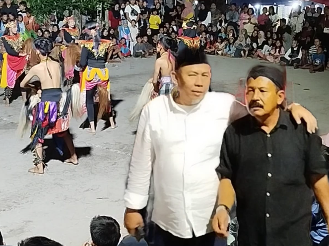 Pak Kumis Dampingi Cawako Rahman Hadiri Pagelaran Seni Budaya Kuda Kepang. Foto: Dok tim Pak Kumis Dampingi Cawako Rahman Hadiri Pagelaran Seni Budaya Kuda Kepang. Foto: Dok tim