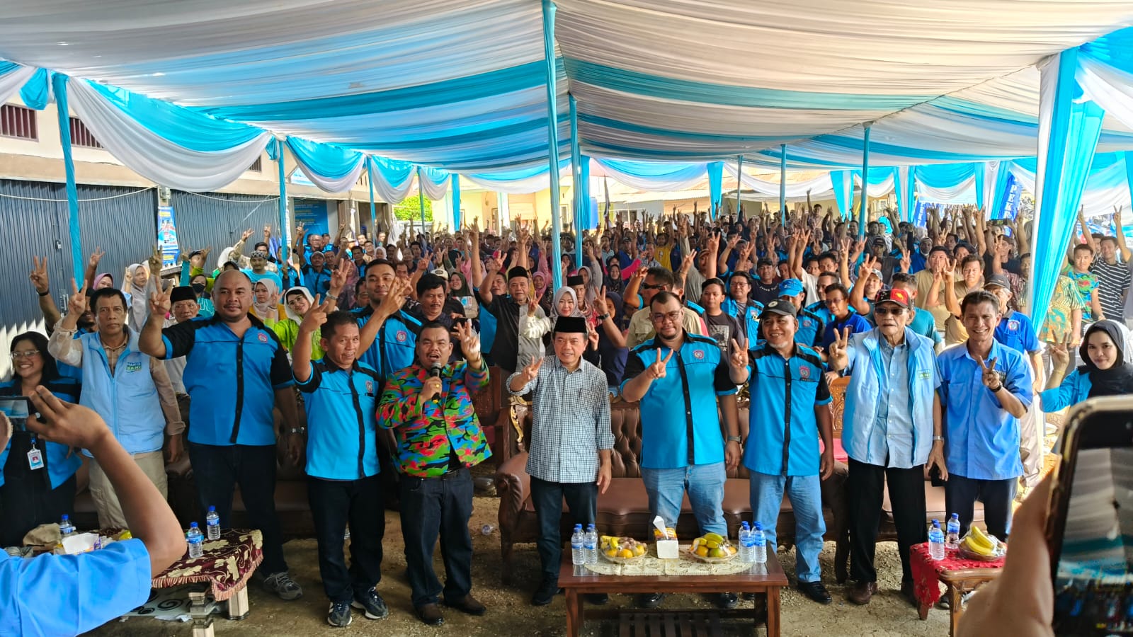 Keluarga besar Federasi Serikat Pekerja Transport Indonesia (F.SPTI) - Konfederasi Serikat Pekerja Seluruh Indonesia (K.SPSI) Provinsi Jambi melakukan konsolidasi untuk memenangkan Haris-Sani di Pilgub Jambi 2024. Foto: Istimewa