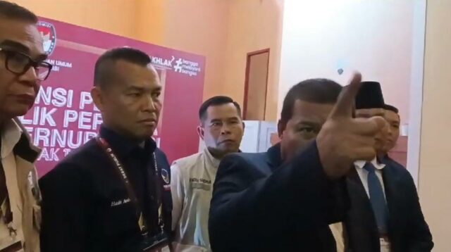 Arogansi Cagub Jambi Romi Hariyanto (RH), terhadap awak media usai acara Debat Kandidat di Abadi Convention Center (ACC)