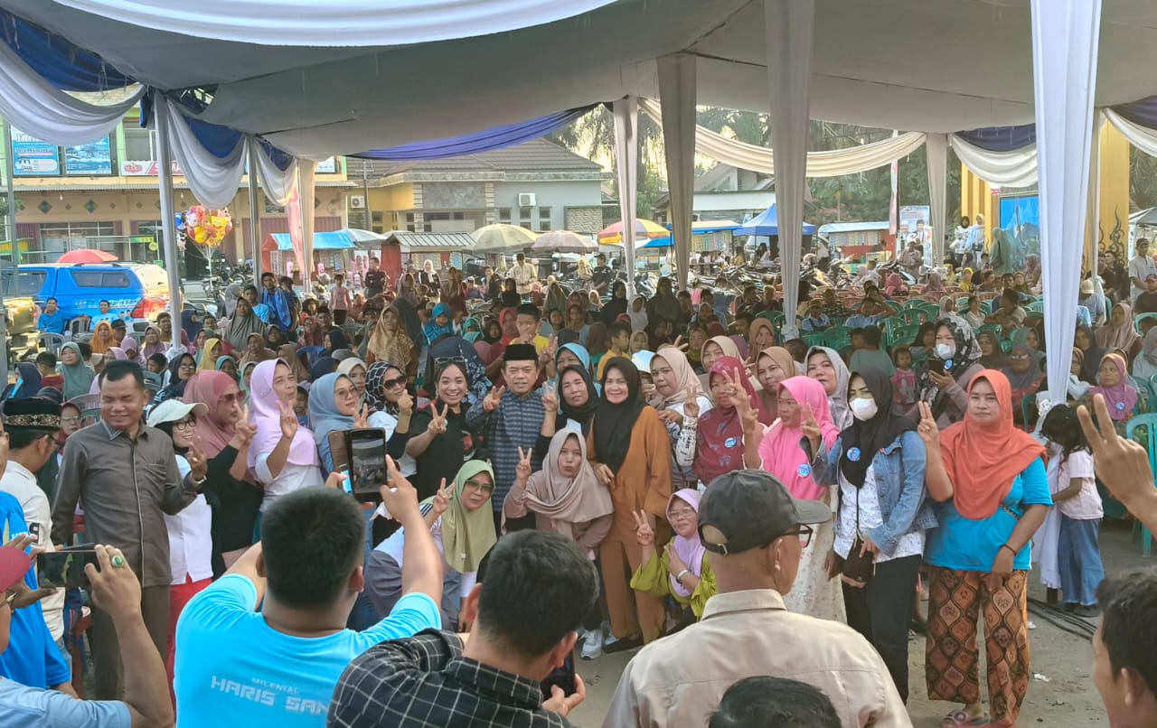 Calon kuat Gubernur Jambi nomor urut 2 Al Haris mendapatkan sambutan yang sangat antusias saat bersilaturahmi dengan warga Kecamatan Batang Asam, Kabupaten Tanjab Barat Calon kuat Gubernur Jambi nomor urut 2 Al Haris mendapatkan sambutan yang sangat antusias saat bersilaturahmi dengan warga Kecamatan Batang Asam, Kabupaten Tanjab Barat