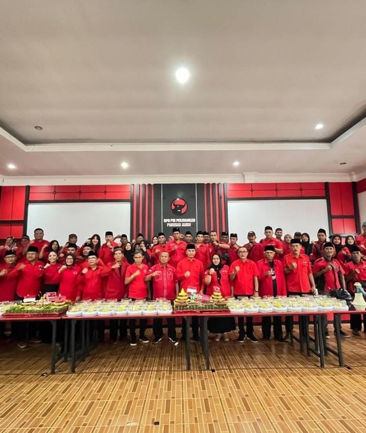 DPD Partai Demokrasi Indonesia Perjuangan (PDIP) Jambi mengadakan cek kesehatan gratis di HUT ke-52 PDI-P. DPD Partai Demokrasi Indonesia Perjuangan (PDIP) Jambi mengadakan cek kesehatan gratis di HUT ke-52 PDI-P.