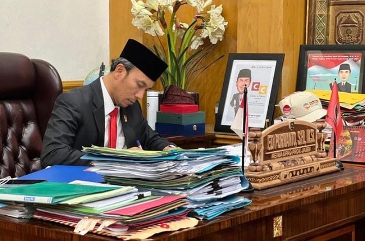 Anggota DPR RI dapil Jambi, Edi Purwanto memberikan sedikit kata-kata untuk kerabat serta masyarakat Jambi.