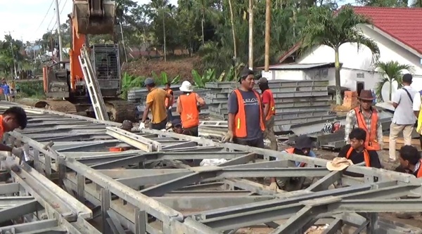 Pembuatan jembatan penghubung sementara di Jalan Lintas Sumatera Jambi-Sumatera Barat akan rampung dikerjakan. Foto: Uda/Jambiseru.com