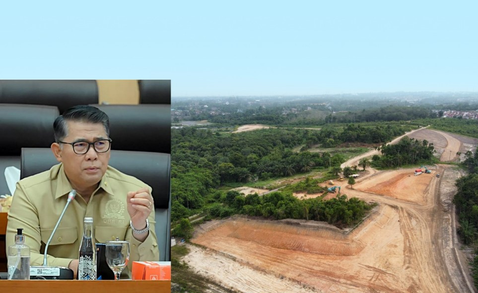 Syarif Fasha (kiri) dan insert areal stockpile batu bara PT SAS. Foto : Ist