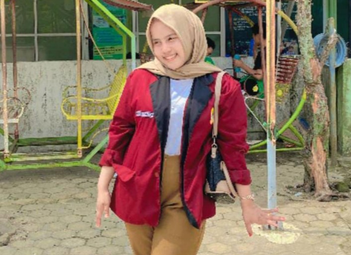 Rika Munawaroh, mahasiswi UIN STS Jambi. Foto : dok pribadi