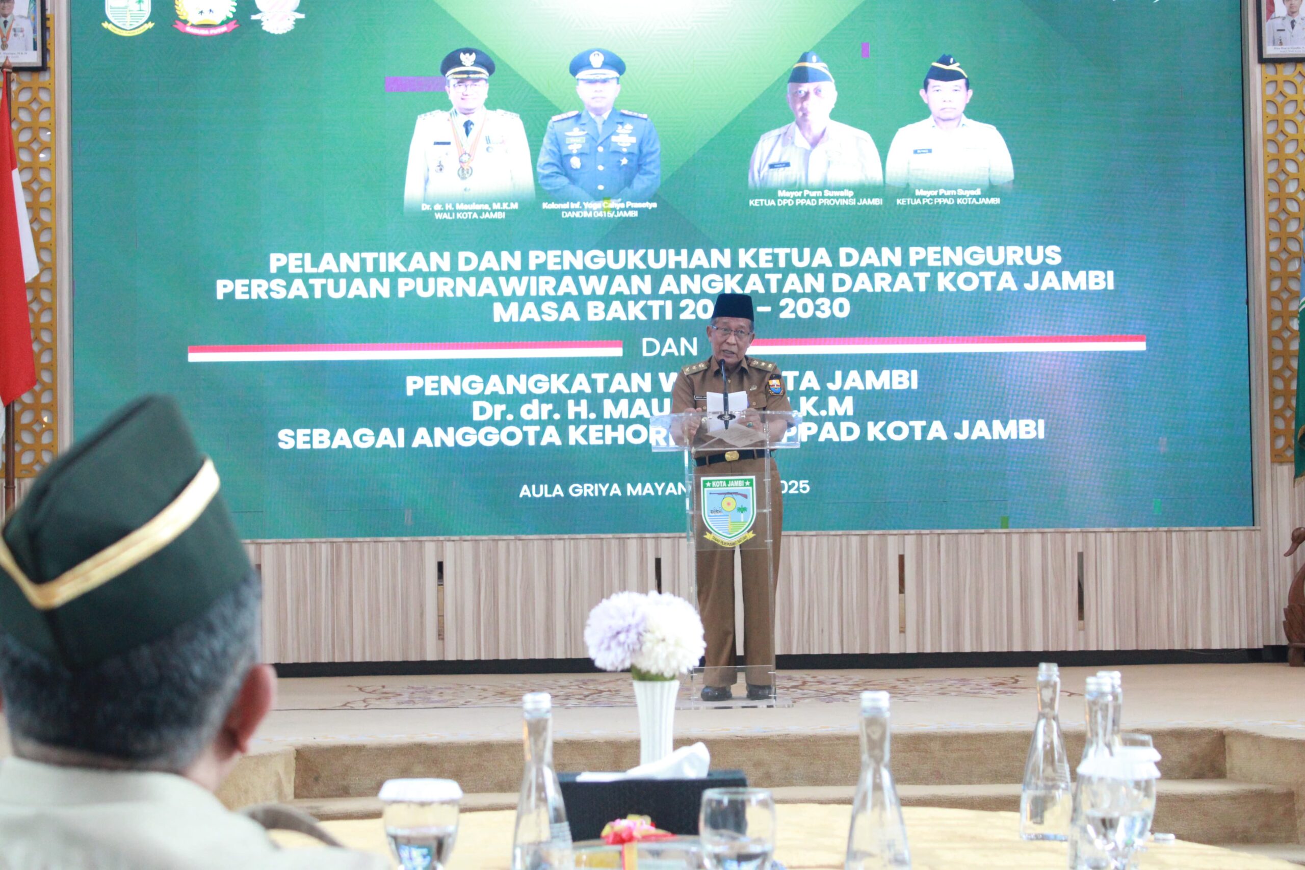 Wagub Sani menghadiri Pelantikan Pengurus PPAD (Persatuan Purnawirawan TNI Angkatan Darat) Kota Jambi di Gedung Griya Mayang (Rumah Dinas Wali Kota Jambi)