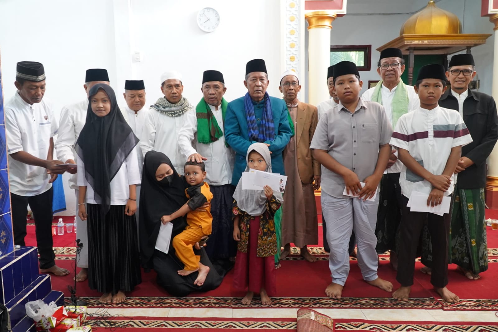 Wagub Sani menjadi penceramah dalam rangka Hari Asyura serta memberikan santunan kepada anak yatim dan duafa di Masjid At Taqwa Simp. Bajubang Laut