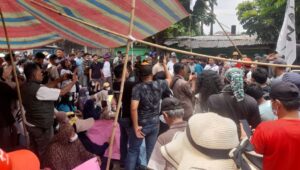 Warga Aur Kenali Blokir Jalan Nasional, Tolak Pembangunan Stockpile Batu Bara PT SAS