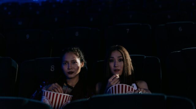 Poster film anak-anak terbaik penuh warna, menampilkan karakter ceria yang menginspirasi petualangan seru untuk keluarga.