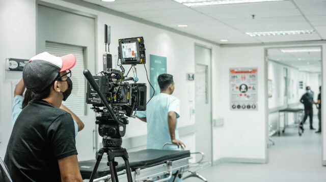 Poster film viral yang sedang trending di media sosial, menampilkan aksi seru dan plot menegangkan