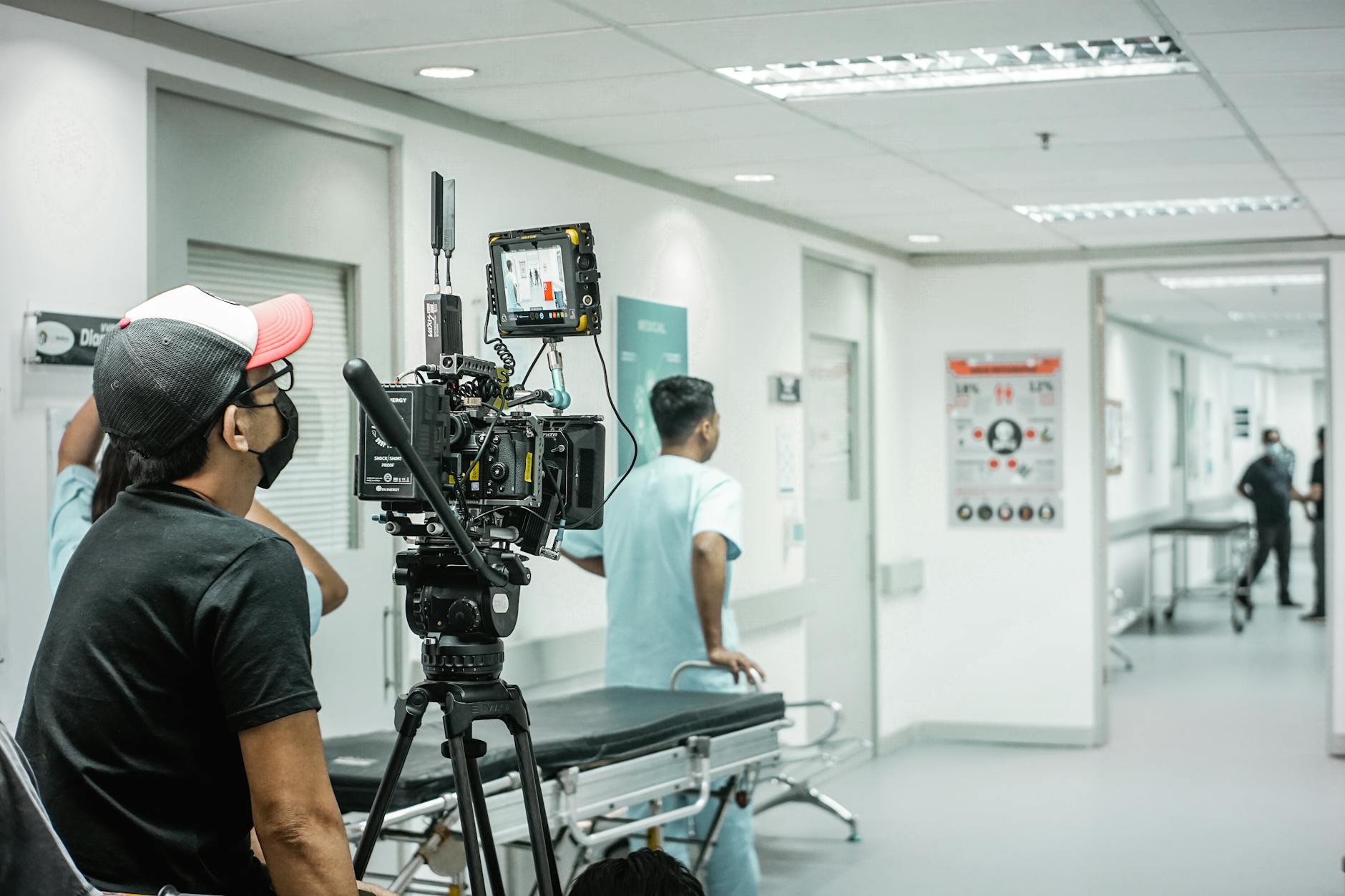 Poster film viral yang sedang trending di media sosial, menampilkan aksi seru dan plot menegangkan