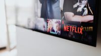 Poster film Netflix terbaru 2024 dengan aksi menegangkan, drama keluarga, dan efek visual memukau