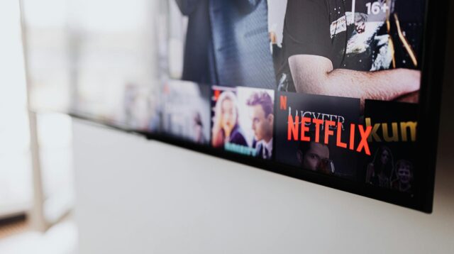 Poster film Netflix terbaru 2024 dengan aksi menegangkan, drama keluarga, dan efek visual memukau