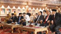 Gubernur Al Haris mengikuti Zoom Meeting Peresmian Paket IJD 2025 oleh Presiden RI (via zoom) Tempat: Rumah Dinas Gubernur Jambi