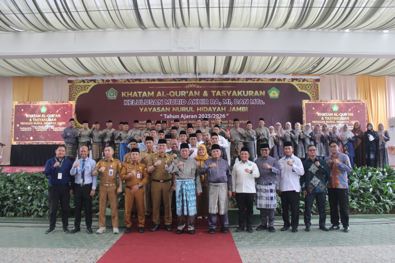 Wakil Gubernur Jambi Abdullah Sani menghadiri acara Khataman Al-Qur'an dan Tasyakuran Kelulusan murid akhir RA, MI, dan MTs Yayasan Nurul Hidayah Jambi