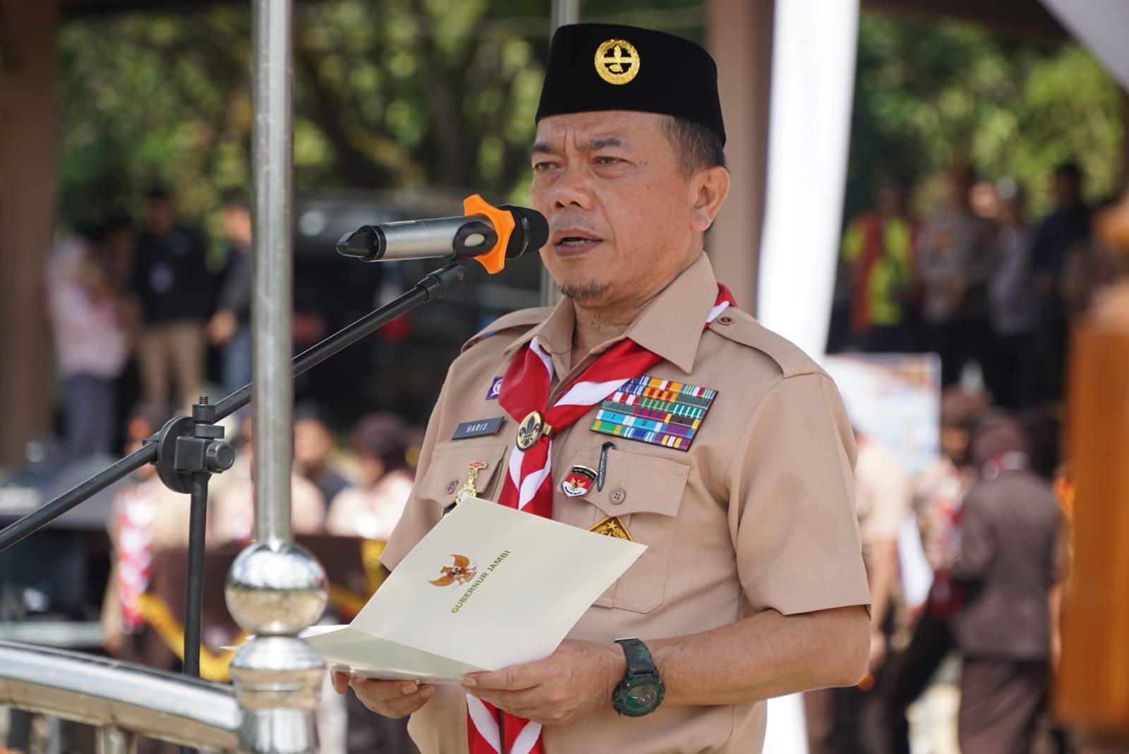 Gubernur Al Haris selaku Inspektur Upacara dalam rangka Pembukaan Jambore Kwartir Daerah Jambi Tahun 2026 di Bumi Perkemahan Abdurrahman Sayoeti Sungai Gelam