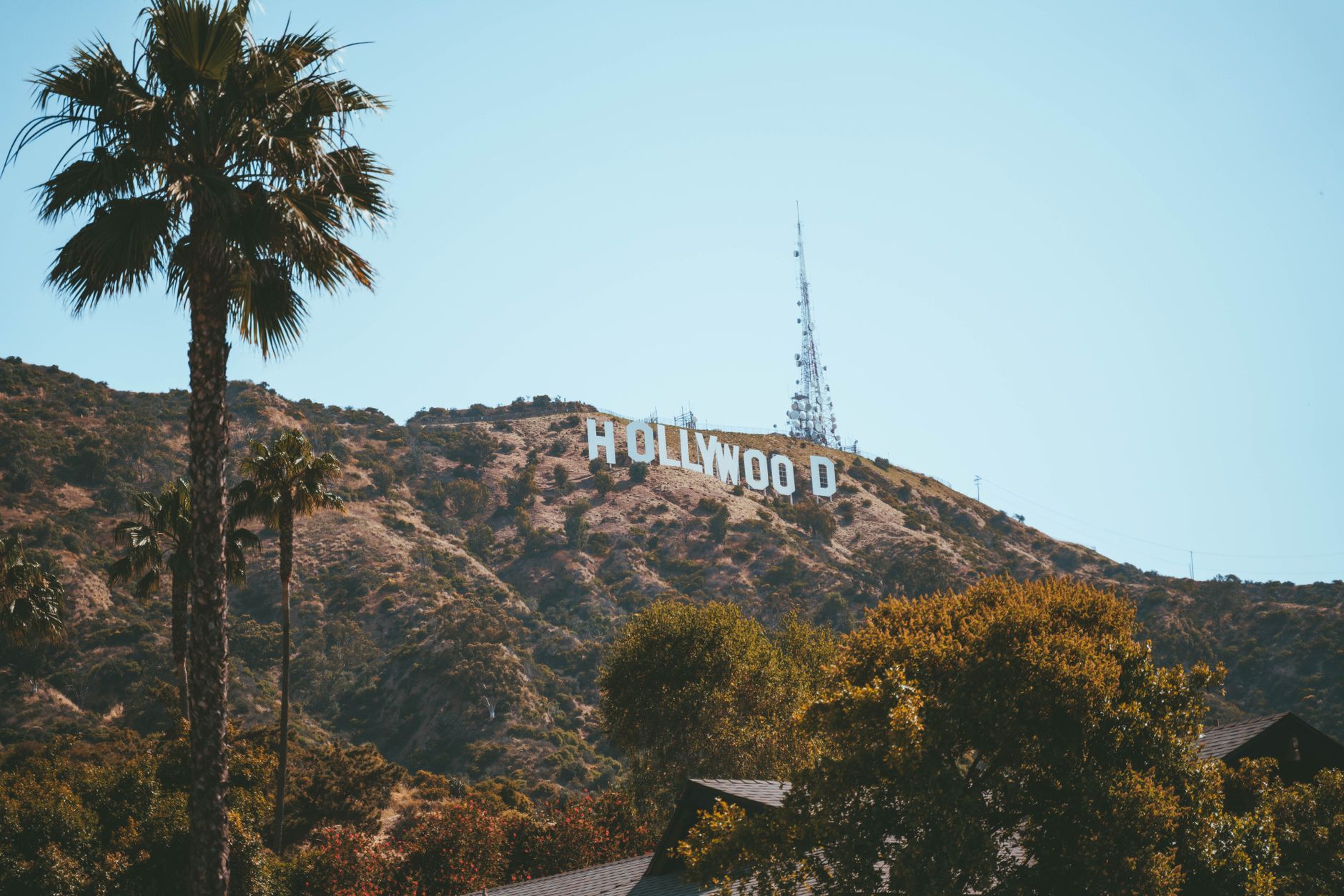 Poster film Hollywood terbaru dengan aksi spektakuler, bintang ternama, dan visual efek memukau