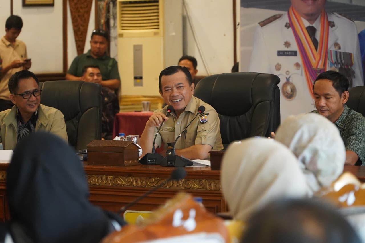 Gubernur Al Haris Membuka Rapat Dampak Lingkungan dan Sosial Pembangunan Jalan Tol Jambi-Rengat Fase 1